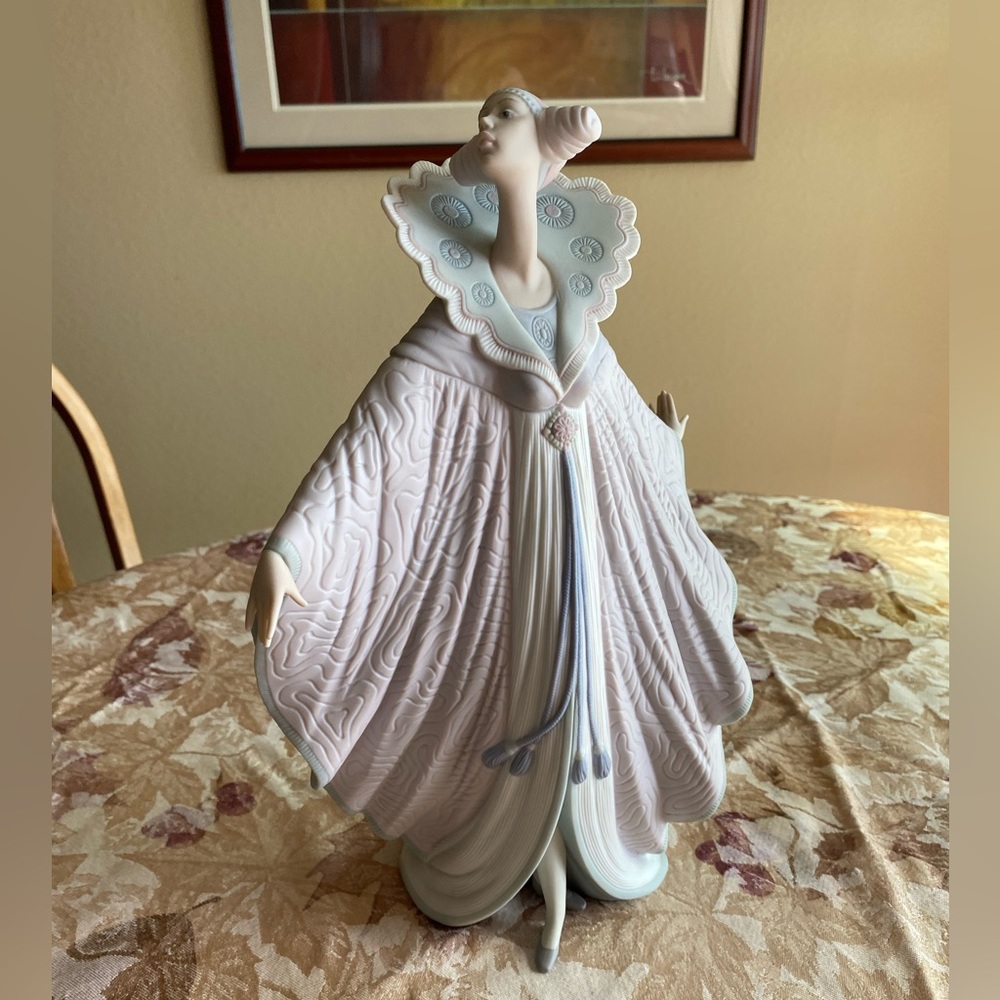 RETIRED 1998 ‘QUIONE LLADRO’ PORCELAIN FIGURINE-Item# 01016284